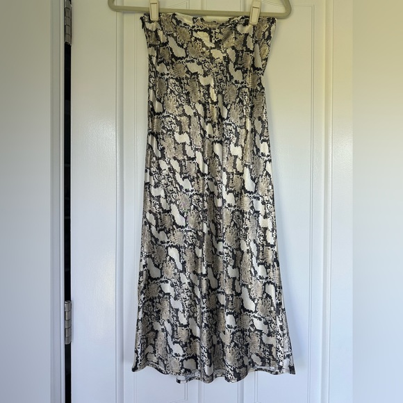 H&M snakeskin satin midi skirt - Picture 3 of 8